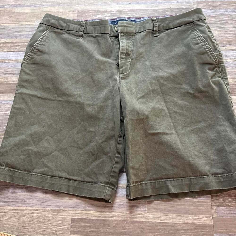 Tommy Hilfiger Women's Khaki and Green Shorts